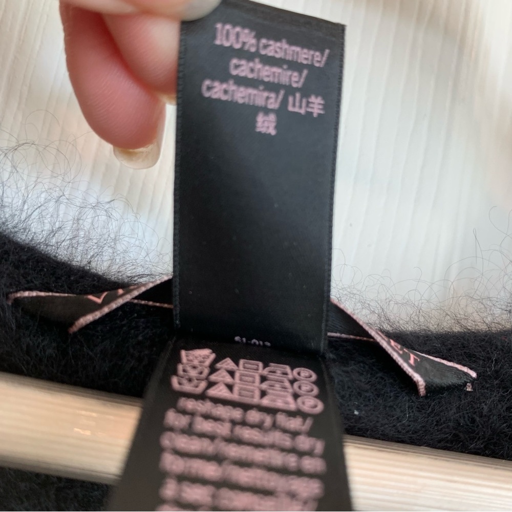🖤 VS Cashmere Fuzzy Knit Black Cardigan Sweater - Picture 15 of 16